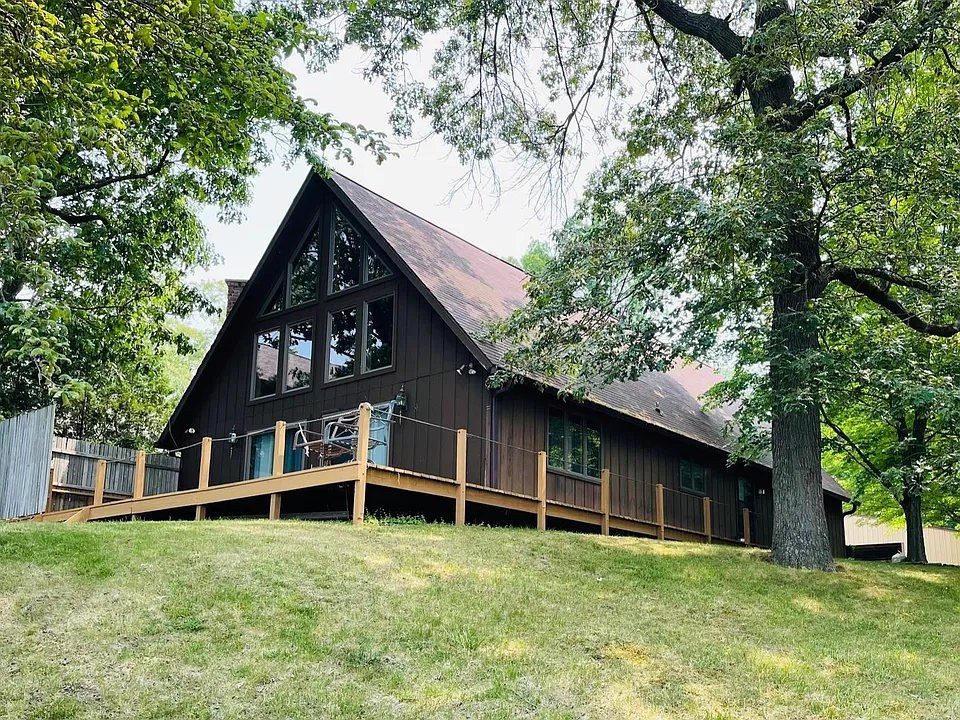 2904 Manitou Park Dr