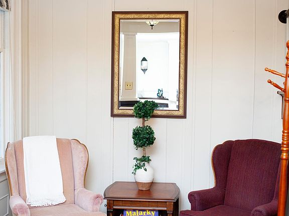 Foyer.