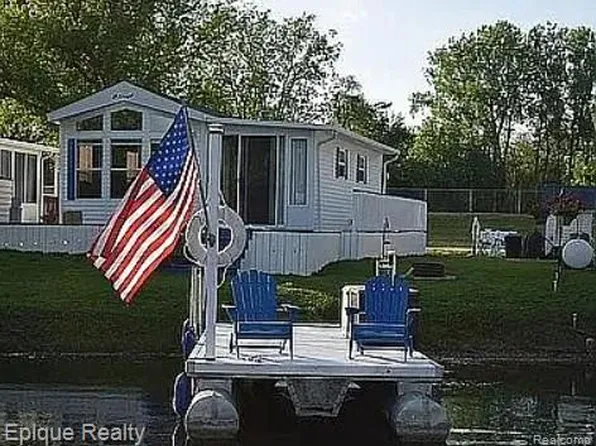10915 E Goodall Rd, Durand, MI 48429