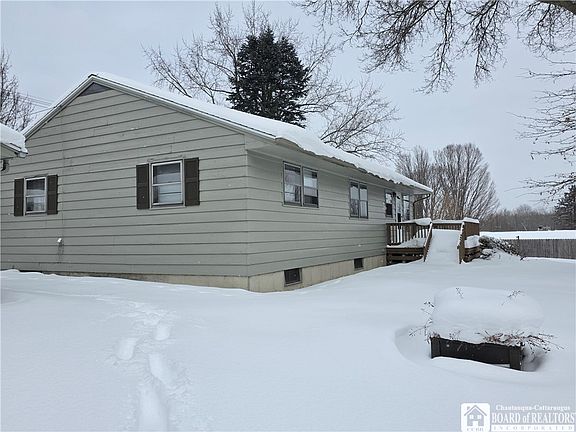 3rd image of 59 Evans St