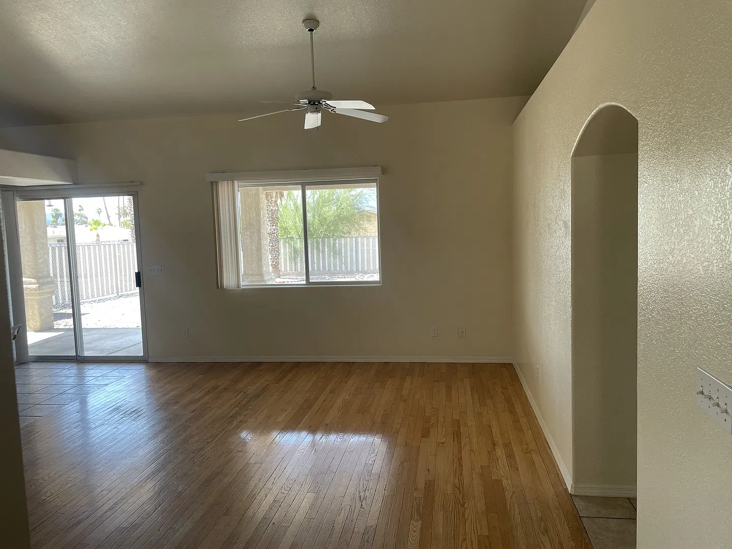 1910 Magnolia Dr — Photo 4