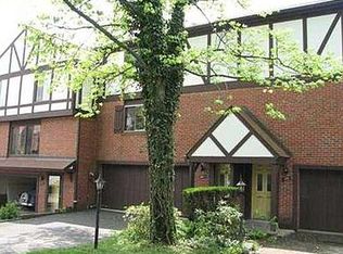 805 Timber Ln #805, Sewickley, PA 15143