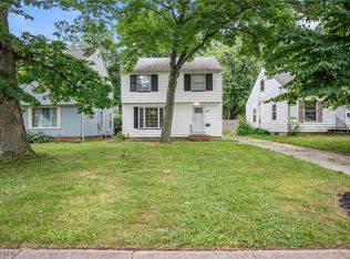 1095 Woodview Rd, Cleveland Heights, OH 44121