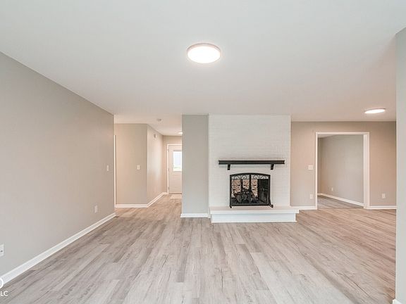 5th image of 8009 W South Dr