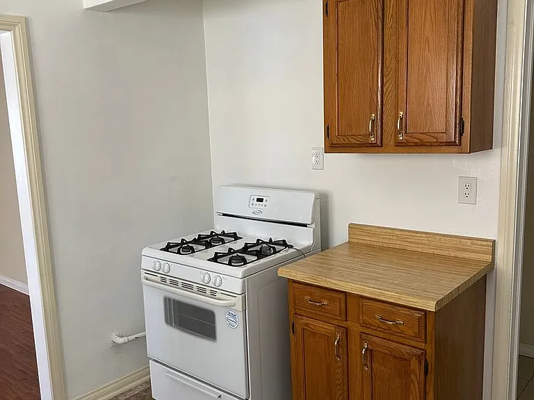 1166 N Raymond Ave — Photo 13