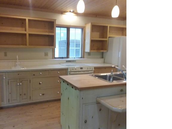 3rd image of 131 Westfield Dr