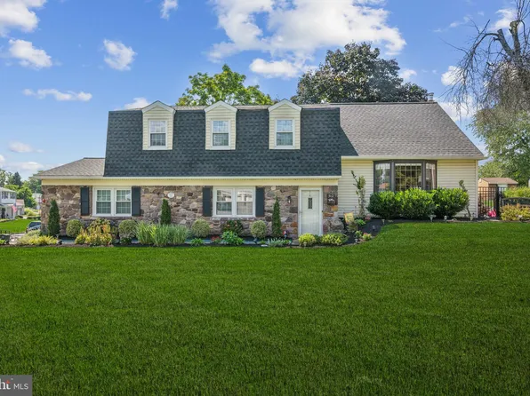 312 Chapel Dr, Holland, PA 18966