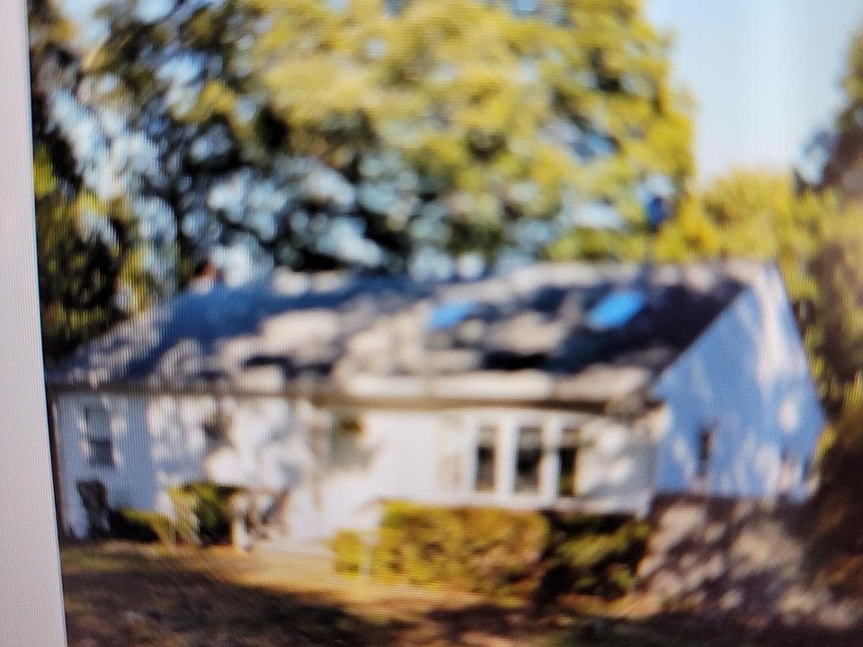 Cute House on huge 1.4 Acre Plot