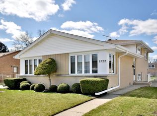8722 N Oketo Ave, Niles, IL 60714