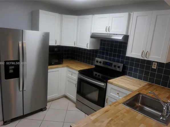 15480 SW 82nd Ln APT 211, Miami, FL 33193