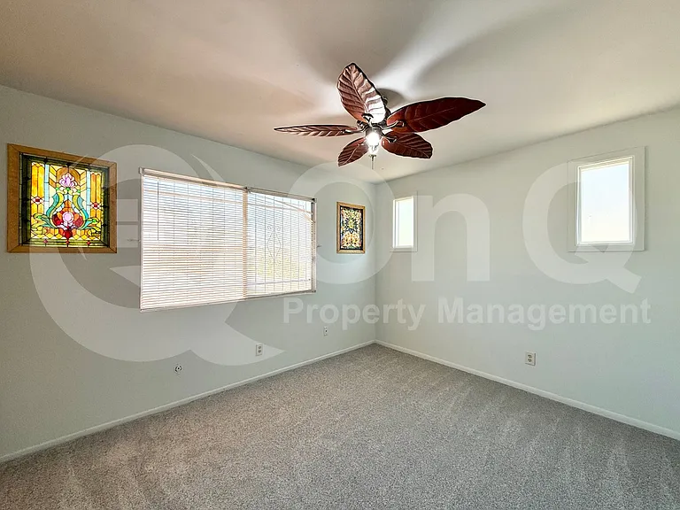 5208 S 40th Pl — Photo 14
