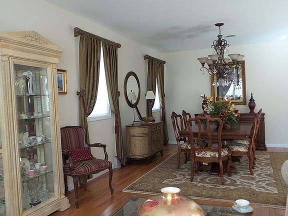 3rd image of 1828 Carlton Ave