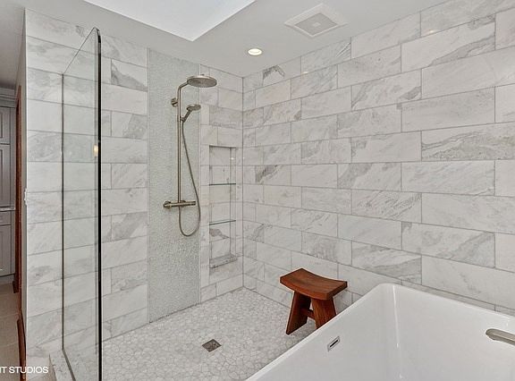 2nd image of 1020 Ashley Ln