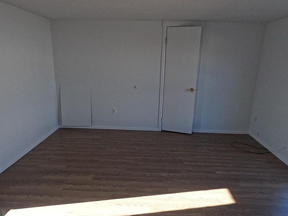 4th image of 806 Dawn Ln