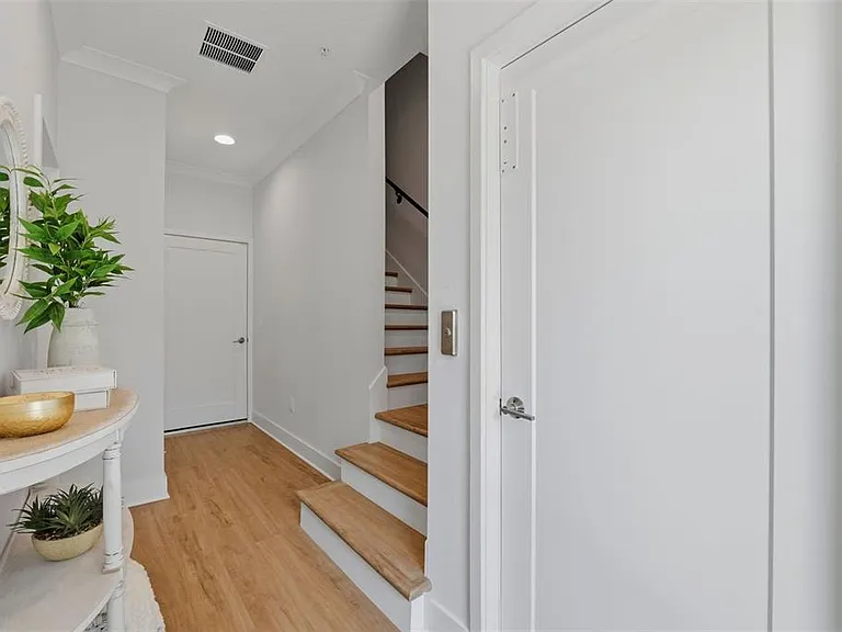 946 Highland Ave #16 — Photo 3