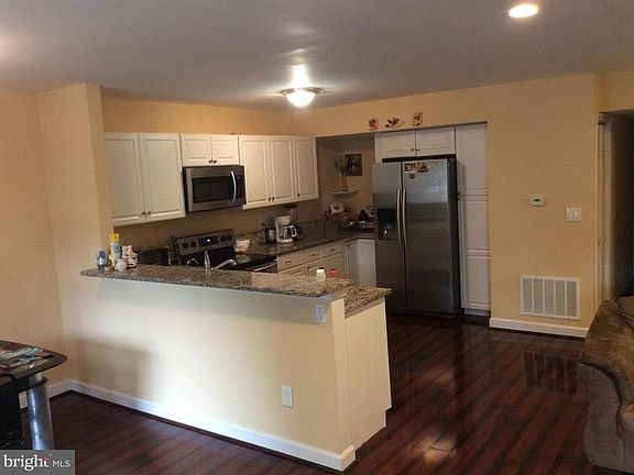 2nd image of 3909 El Soneta Pl #10