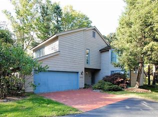12610 Cedar Rd, Cleveland Heights, OH 44106