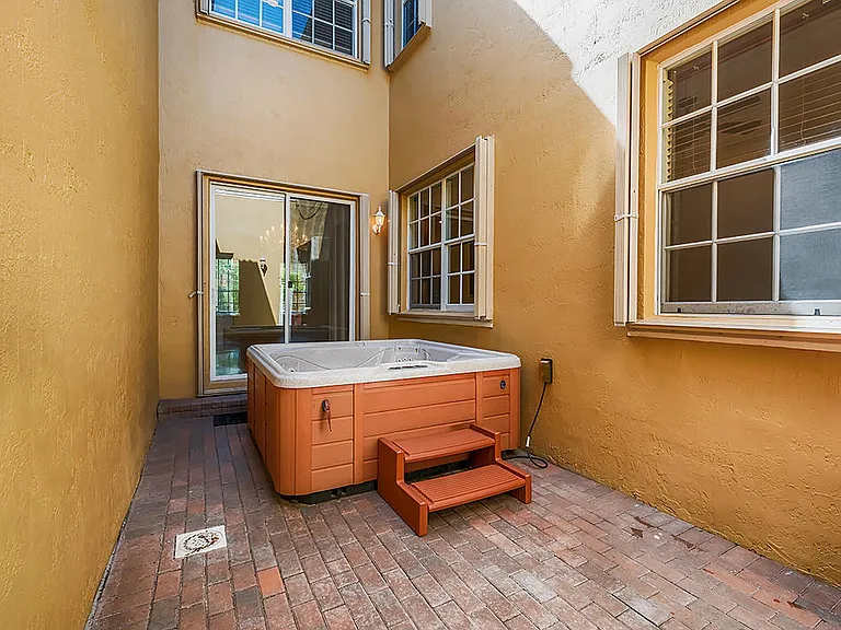 2502 NW 4th St — Photo 5