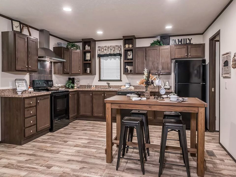 2nd image of 3601 Alpine Dr #271