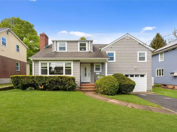 5 Raymond Street, Glen Cove, NY 11542