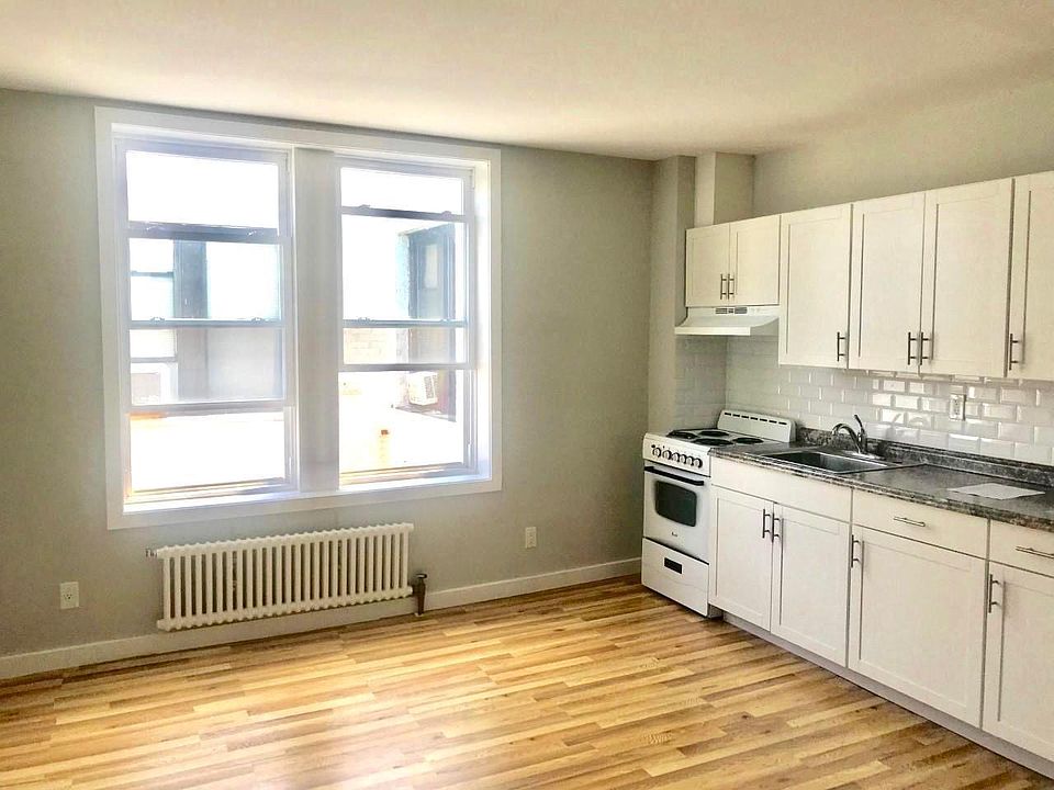 1st image of 215 E Broadway #2FF