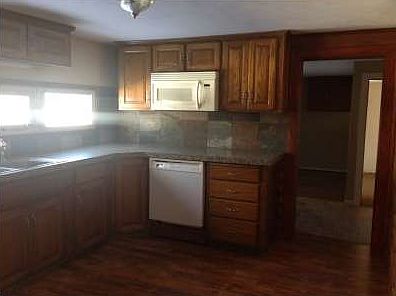 3rd image of 1126 E 2nd St