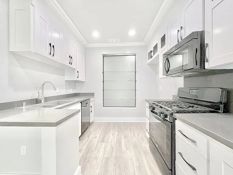 10270 Almayo Ave — Photo 8