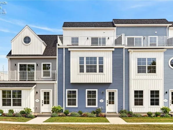 469 Harbor Ln, Lorain, OH 44052