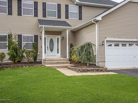 2nd image of 10 Maryann Pl