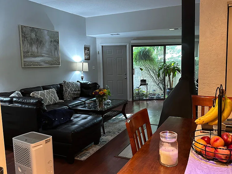 801 Stratford Dr #5 — Photo 2
