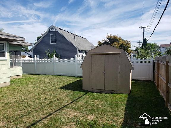 3rd image of 4385 Dixon Rd