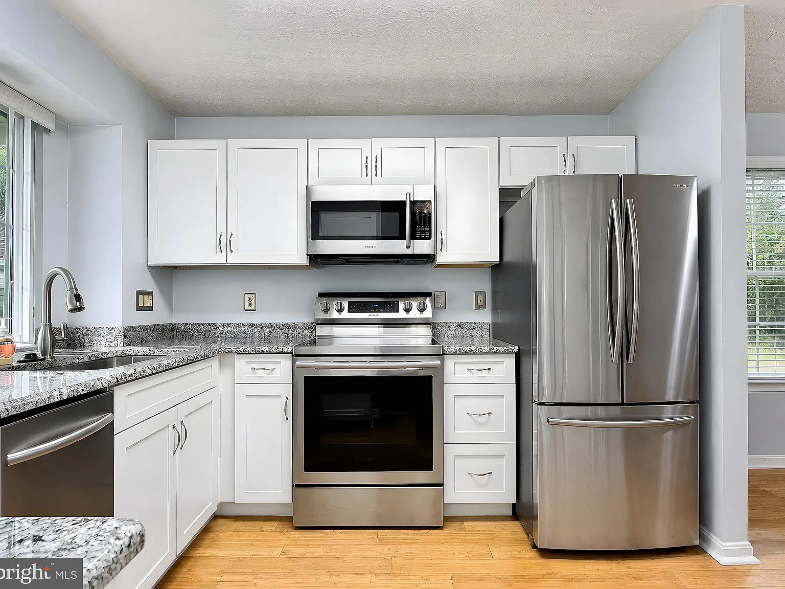 2 bed, 2.5 bath, 1936 sqft, $2,500 — Photo 2