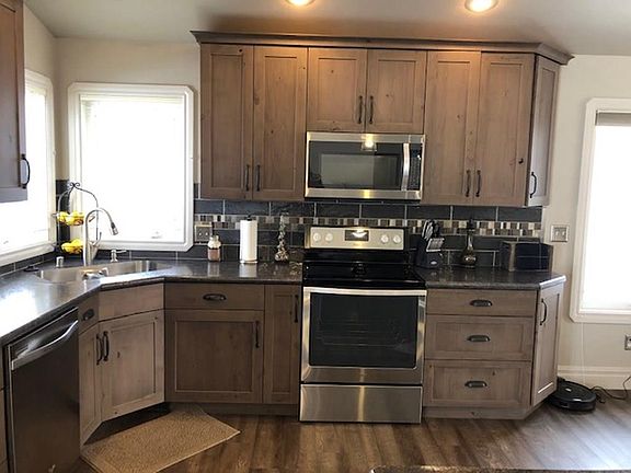 3rd image of 3815 Parkhill Dr