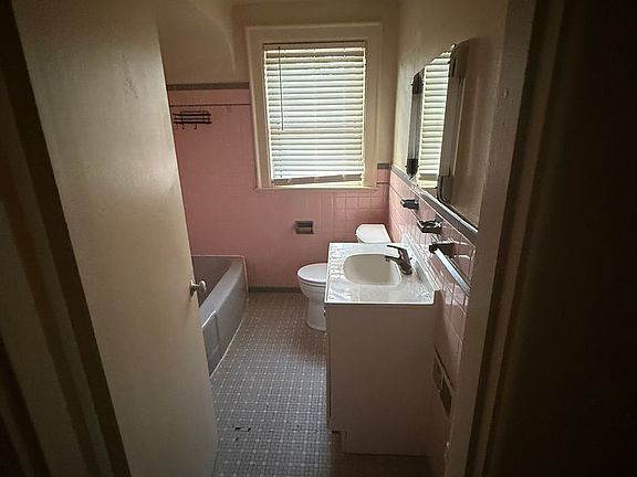 4th image of 110 Tyler Cres E #3