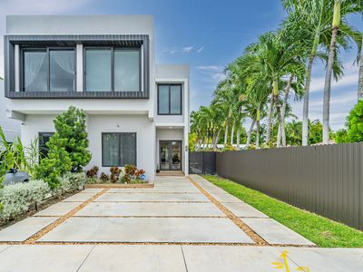 (Undisclosed Address), West Miami, FL, 33144