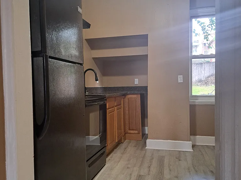 134 N Hall St — Photo 15