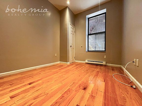 3rd image of 320 Manhattan Ave APT 2