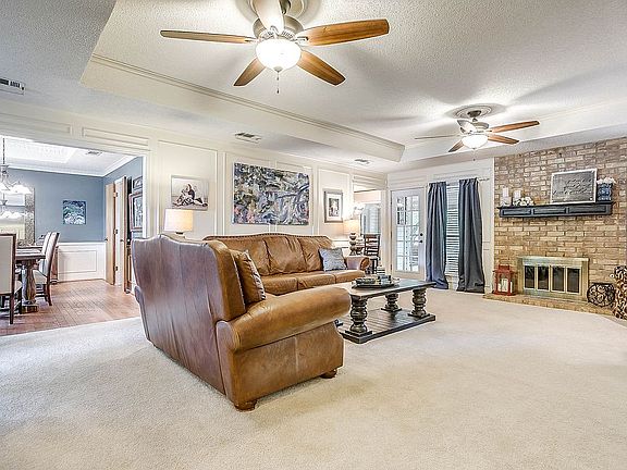 4th image of 2901 Woodside Dr