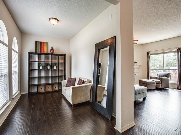2nd image of 2218 Oak Grove Cir