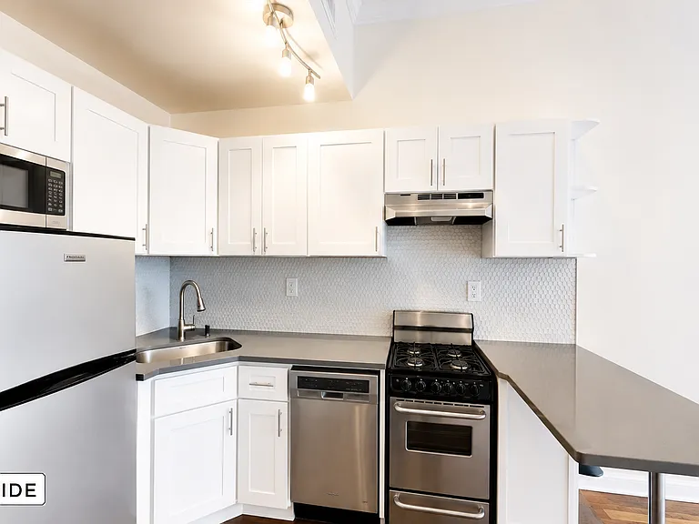 1570 2nd Ave #1C — Photo 3