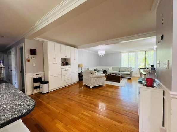 2 Longwood Dr #407, Andover, MA 01810