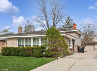 307 Lincoln Ln, Wheeling, IL 60090