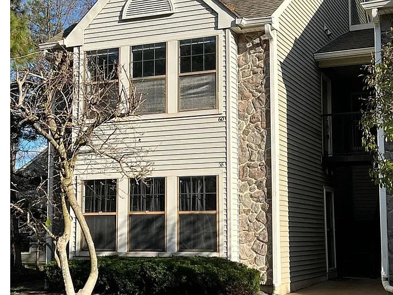 60 Summit Ct — Photo 1