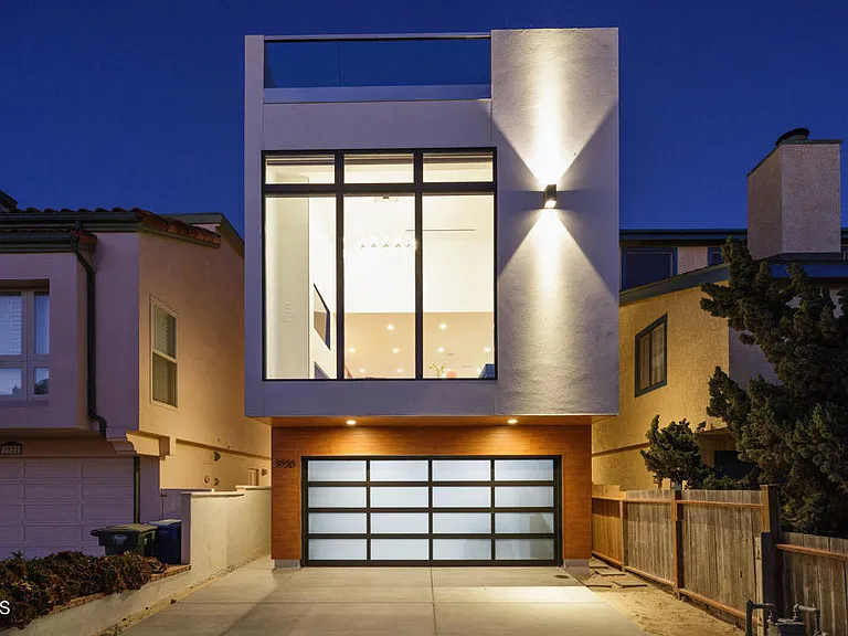 3920 Ocean Dr — Photo 1