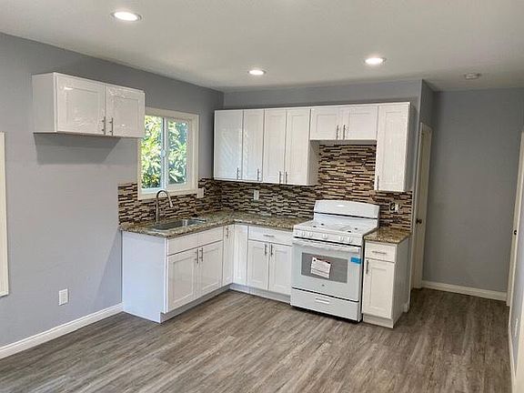 2nd image of 4924 Auburn Dr #A