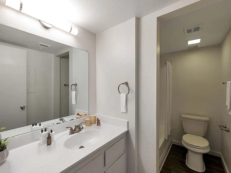 Hidden Cove Apartments — Photo 54
