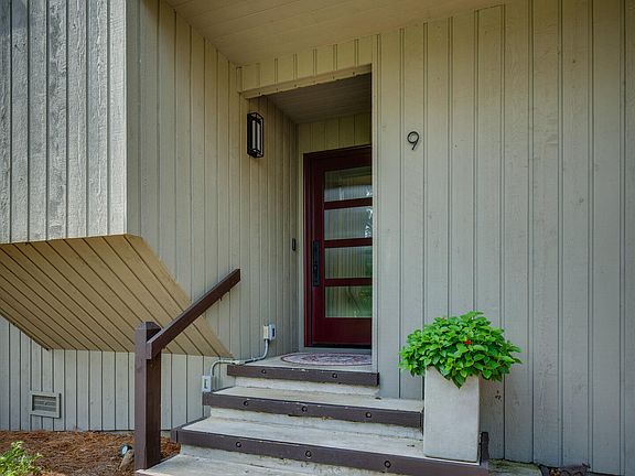 4th image of 9 Crown Cir