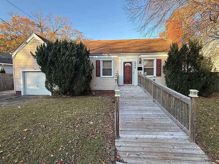 1004 Hugo St — Photo 1