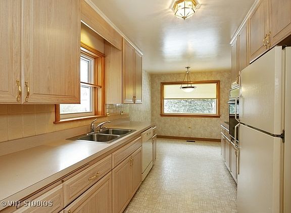 4th image of 435 S Donald Ave
