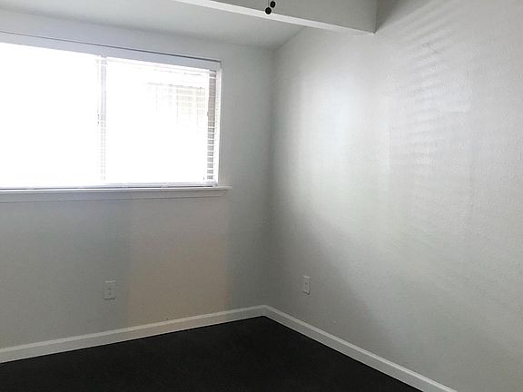 5th image of 211 Wake Dr